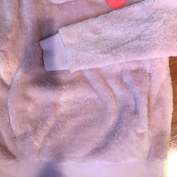 New Fuzzy Sweater - Picture 4 of 6